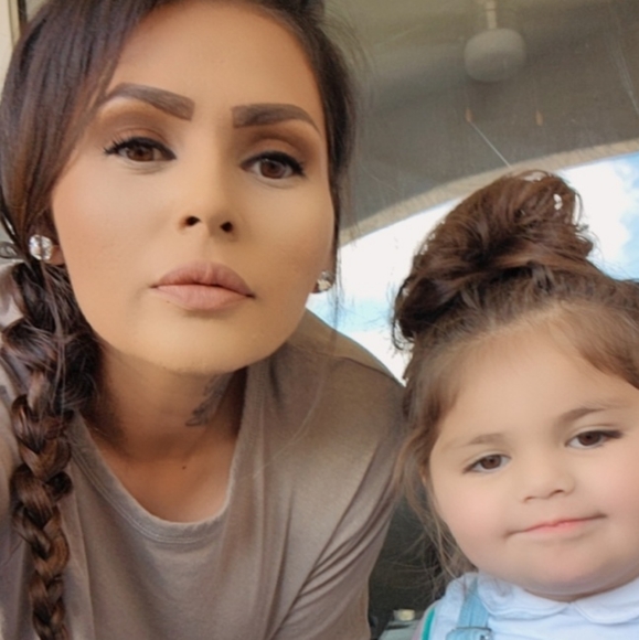 Meet your Posher, Rae - Picture 1 of 2